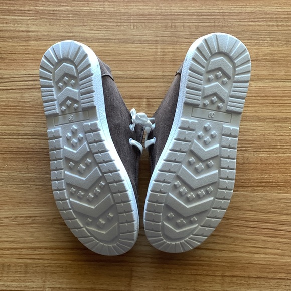 Slip on shoes (New) - Picture 4 of 7